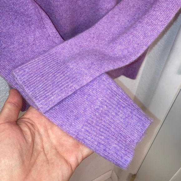 BLOOMINGDALE’S Cashmere V-Neck Dark Lavender Long Sleeve Sweater SZ: X-Small - Picture 5 of 7